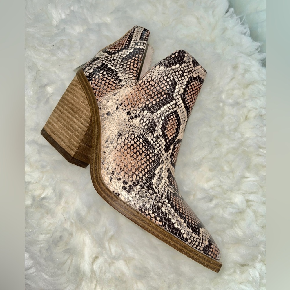 Vince Camuto Gigietta Snip-Toe Snakeskin Ankle Bootie - Women’s Size 6.5
